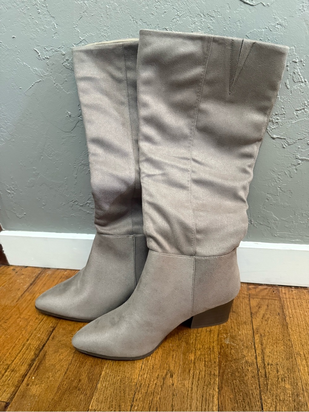 Knee-High Women's Fashion Boots in Taupe